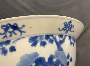Twee Chinese blauw-witte klapmuts kommen, Kangxi